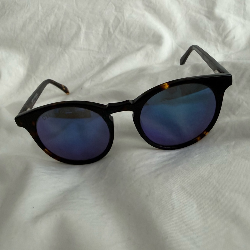 Diff Stylish tortoise Sunglasses with Blue Lenses